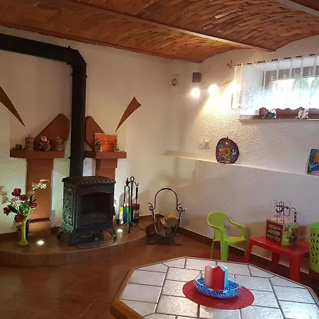 Kornelia Goscinne Homestay *